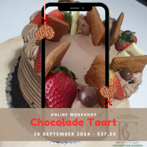 Een versierde chocoladetaart met een glanzende chocoladetopping en kleurrijke decoraties, gemaakt tijdens een online bakworkshop van Browny’s Cakes op 28 september.