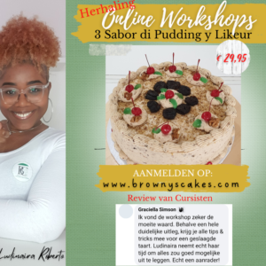 Ronde puddingtaart met likeur, gedecoreerd met walnoten, pruimen, kersen en crème-toefjes, met workshop-aankondiging “Workshop 3 Sabor di Pudding en Likeur” van Browny’s Cakes.